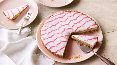 Mary Berry's feather-topped Bakewell tart recipe - BBC Food Bakewell ...