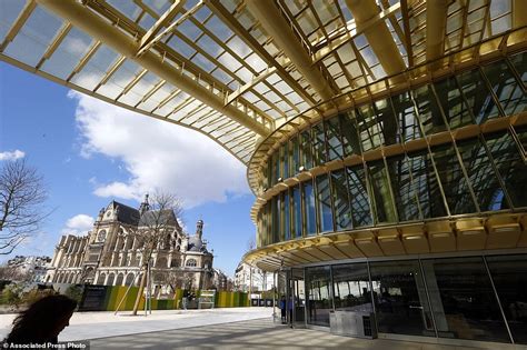 Paris' Mayor Anne Hidalgo unveils $1 billion revamp of metro and ...