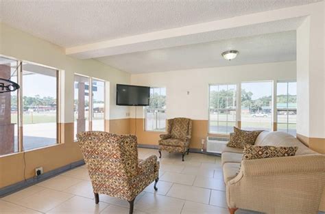 RODEWAY INN - 16 Photos - 2238 S Byron Butler Pkwy, Perry, Florida ...