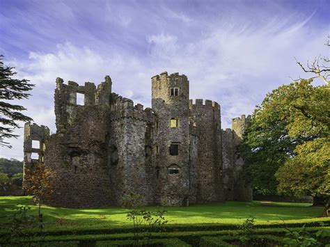 Laugharne Castle (Cadw) | VisitWales