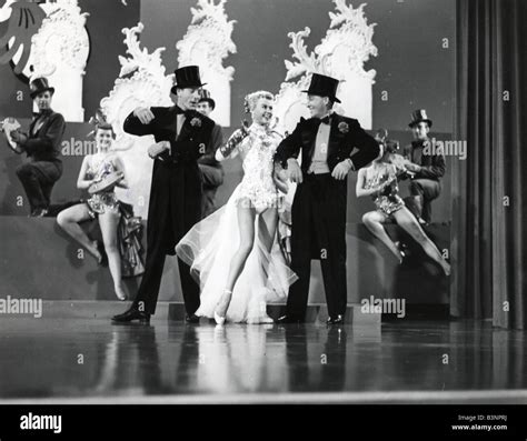 WHITE CHRISTMAS 1954 Paramount film with from left Danny Kaye, Vera ...