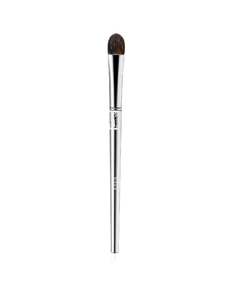 Dior Eyeshadow Brush - Large | Tools | BeautyAlmanac