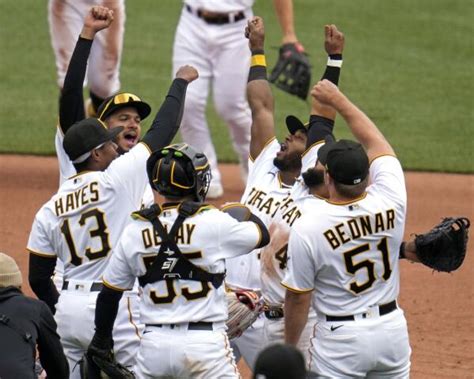 NL-best Pirates win 7th straight for best start in 31 years | AP News