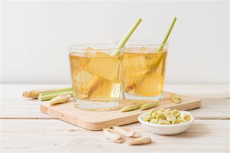 Iced lemon grass juice on a wood background 2529650 Stock Photo at Vecteezy