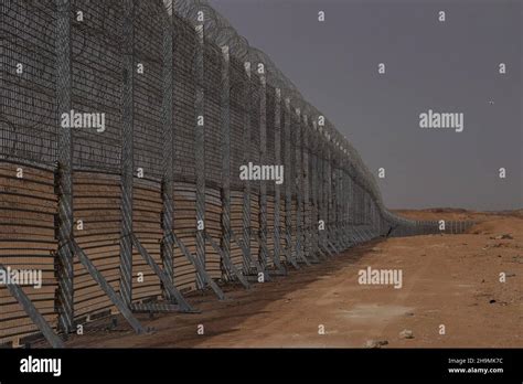 Gaza strip wall hi-res stock photography and images - Alamy