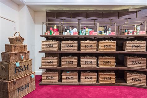 Fortnum & Mason Hampers in Piccadilly, London | Fortnum and mason ...