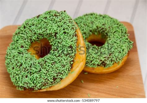 10 Donat Cokelat Images, Stock Photos & Vectors | Shutterstock