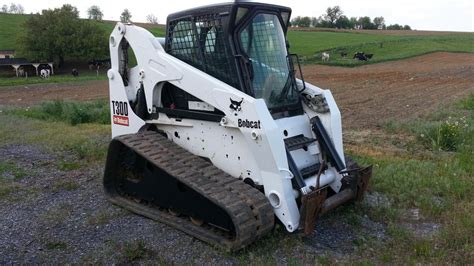 2004 Bobcat T300 Skid steer loader - YouTube