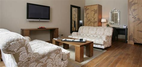 Tigerlily, Edinburgh Review | The Hotel Guru