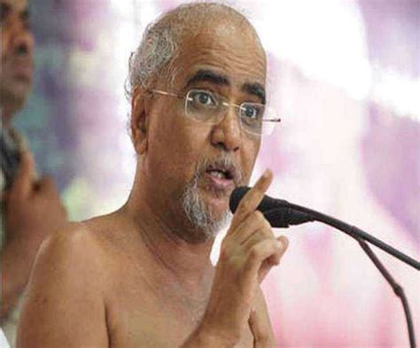 Why did the famous Jain Muni, Tarun Sagar use to be surrounded be ...