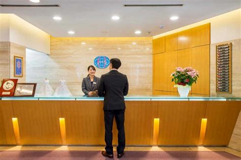 The Evolution of the Hotel Front Desk: Why Tech Can Only Go So Far