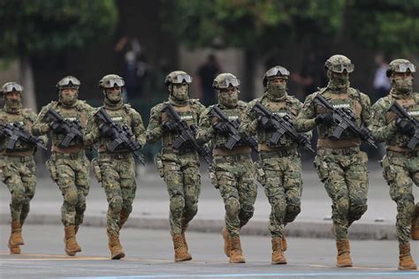 Mexican marines on parade with that beautiful US4CES SEMAR camo ...