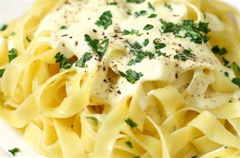 Foodista | Copycat Recipes: Olive Garden Alfredo Sauce