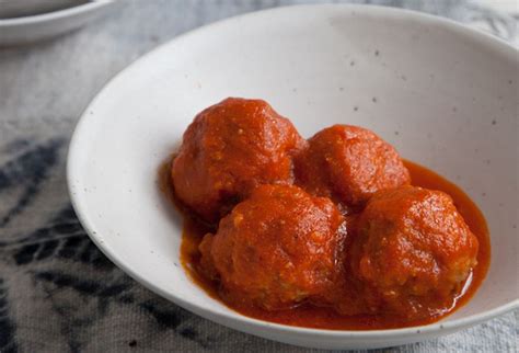 Meatballs in Chipotle Sauce - Pati Jinich | Receta | Salsa de chipotle ...