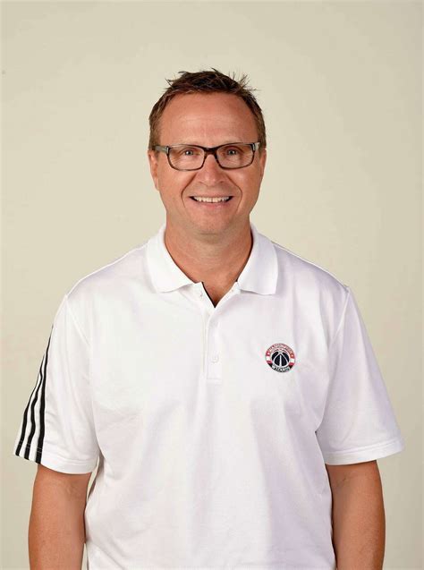 Scott Brooks' competitive nature translates well to his job as Wizards coach