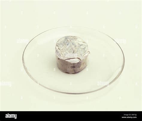 Sodium metal hi-res stock photography and images - Alamy