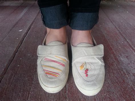 Lyrical Bits: DIY Embroidered Shoes