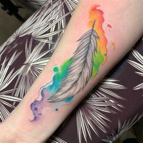 20 Dreamy Feather Tattoo Ideas & Inspiration - Brighter Craft | Feather ...