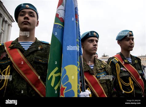 Former Russian paratroopers during the Russian 'Paratroopers Day ...