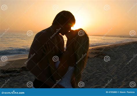 Silhouette Lovers Kissing On Tne Beach Stock Photos - Image: 4705883