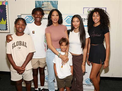 Kimora Lee Simmons Co-Parents Her 5 Kids with 'Me, Myself and I'