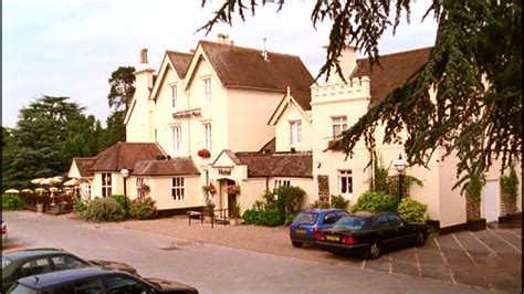 Mystery solved: The Worplesdon Place Hotel in "The Gongoozlers" (2004)