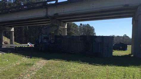 Fatal truck crash causes traffic delays along I-26 in Orangeburg County ...