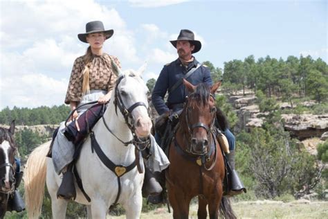 'Hostiles' Film Review: Christian Bale Leads Mournful Tale of Settlers and Native Americans ...