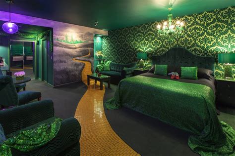 Book Your Magical Stay at This Wizard of Oz Motel Room | POPSUGAR Smart ...