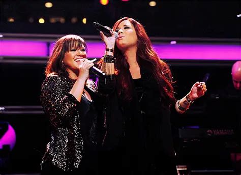 Kelly Clarkson & Demi Lovato - Z100 - Merry Little Christmas - VIDEO