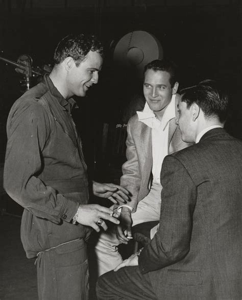 Paul Newman visits Marlon Brando on the set of Sayonara | Marlon brando ...