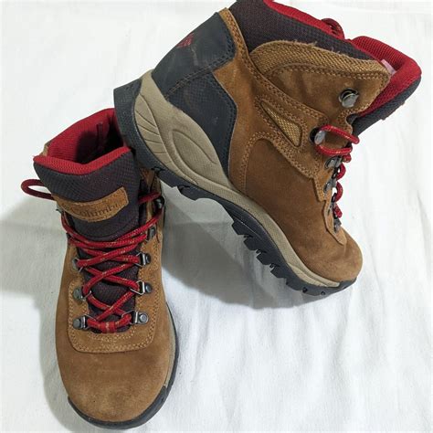 Columbia Hiking boots Size 6.5 Worn once during a... - Depop