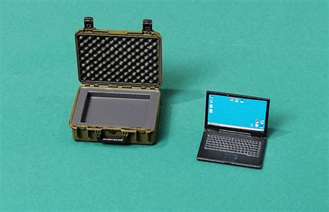 Eureka XXL – Model Accessories » E-059 — Military Laptop Case & Laptop