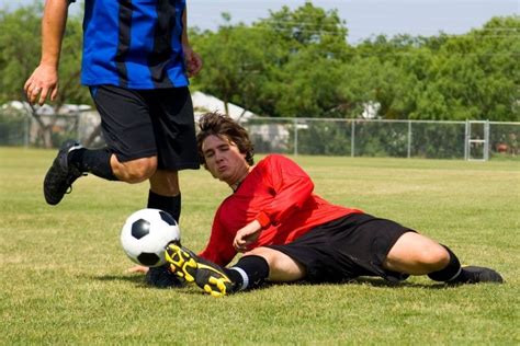 How To Tackle In Soccer - Shoot Score Soccer