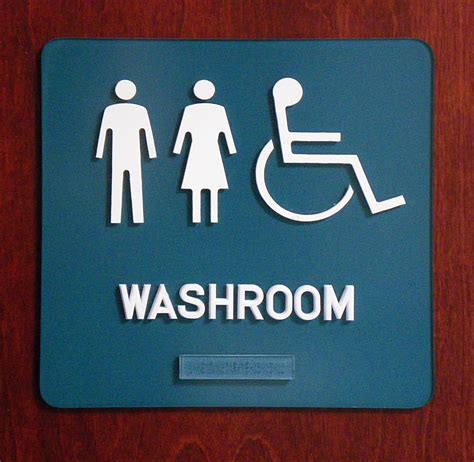 파일:Washroom pictogram sign with braille.jpg - 위키백과, 우리 모두의 백과사전