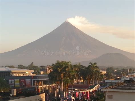 Volcano Mt. Mayon, Bicol, Albay Philippines Editorial Photography - Image of albay, volcano ...