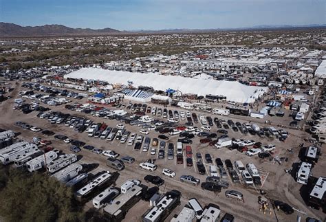 Quartzsite Kicks Off with Larger Setup, More Vendors - Woodall's ...