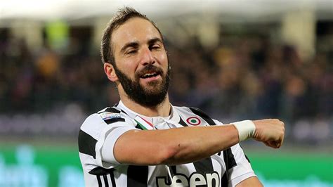 Juventus striker Higuain takes aim at critics again | FourFourTwo