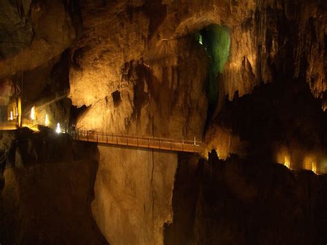 10 Most Famous Underground Caves in the World – Touropia Travel