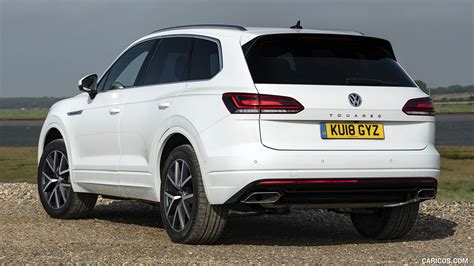 2019 Volkswagen Touareg V6 TDI R-Line (UK-Spec) - Rear Three-Quarter ...