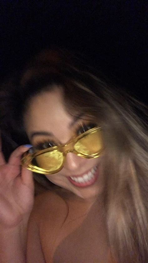 Yellow Glasses Girl Template | Yellow Glasses Guy | Glasses meme, Aesthetic memes, Meme faces