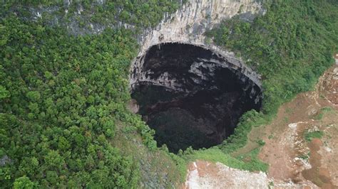 Scientists discover giant karst sinkhole cluster in China - Xinhua ...