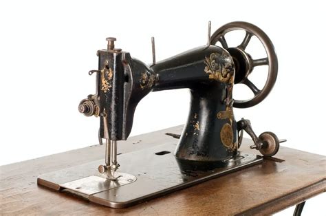 A Brief History on Who Invented the First Sewing Machine | Home & Style