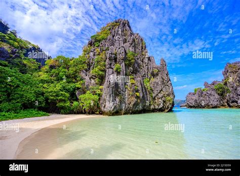 Hidden beach in Matinloc Island, El Nido, Palawan, Philippines ...