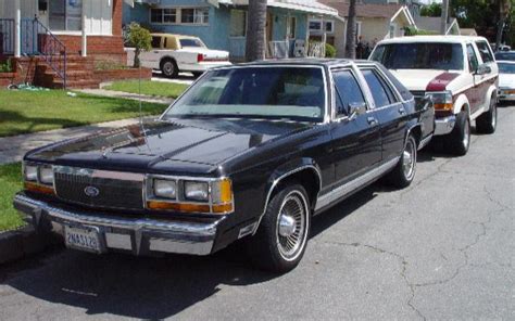 1989 Ford Crown Victoria - Information and photos - MOMENTcar