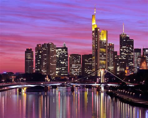 Frankfurt Stadt, Nacht, Deutschland, Wolkenkratzer, Fluss, Brücke, Beleuchtung 640x1136 iPhone 5 ...