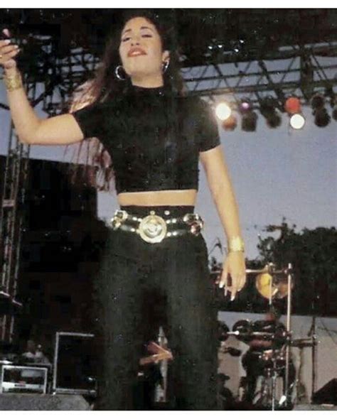 Everything about her......... | Selena quintanilla outfits, Selena ...