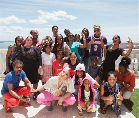 Nicki Minaj Reunites With Family in Trinidad - See Photos - TGM Radio