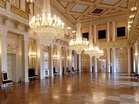 The Royal Palace, Oslo | Royal palace, Victorian mansions, Palace