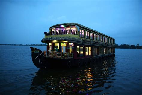 5 Bedroom Super Luxury Houseboat with Upperdeck - Alleppey Houseboat Club